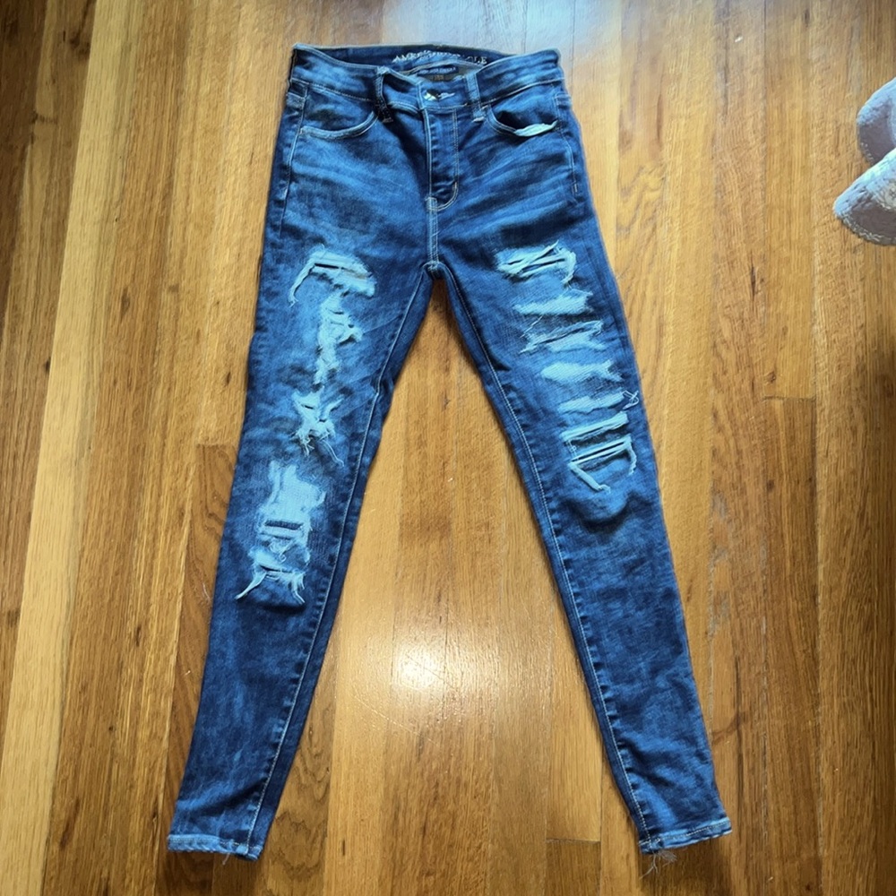 American Eagle Outfitters Hi-Rise Super, Super Stretch X Distressed Jegging.